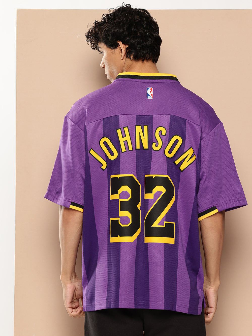 Los Angeles Lakers: Oversized Logo Mash T-Shirt – Shop The Arena