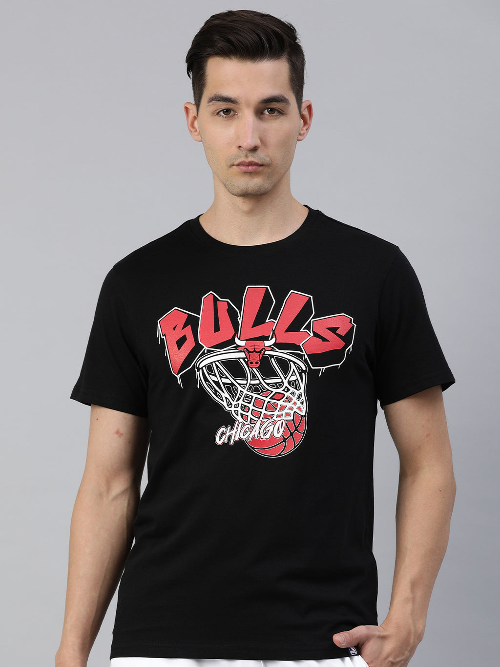 Buy Shop The Arena: NBA: Chicago Bulls: Classic Crest Men's T-Shirt (White  S) at