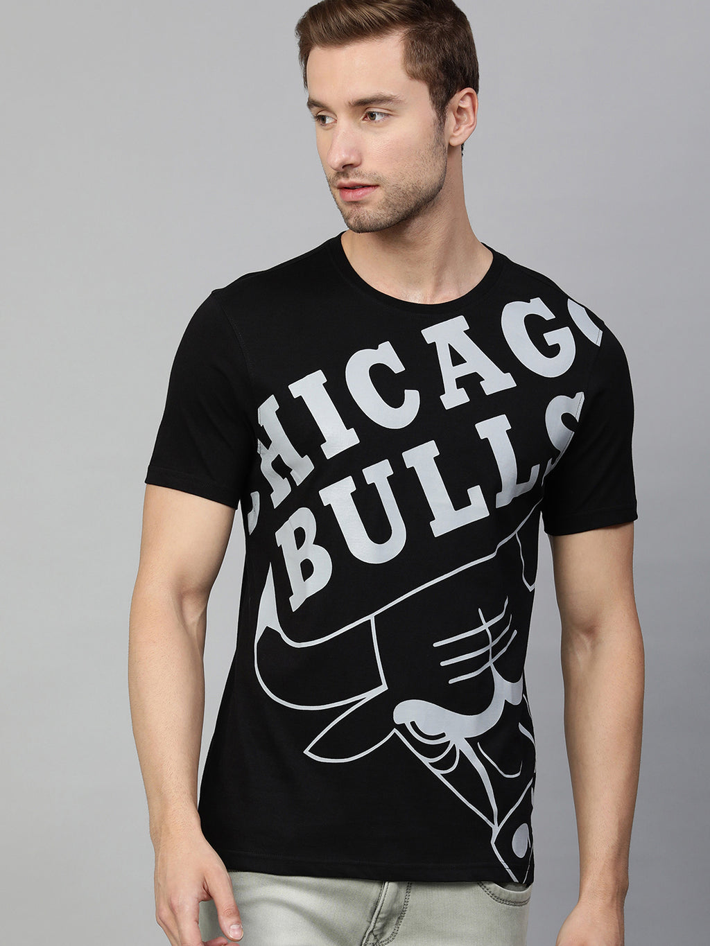 Chicago Bulls: Oversized Logo T-Shirt S / Black